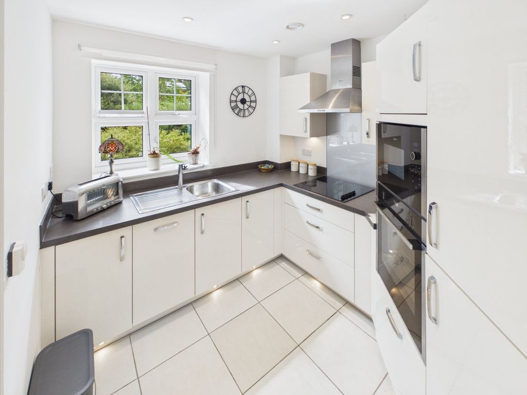 Property photo 3 of 19 Kitchen