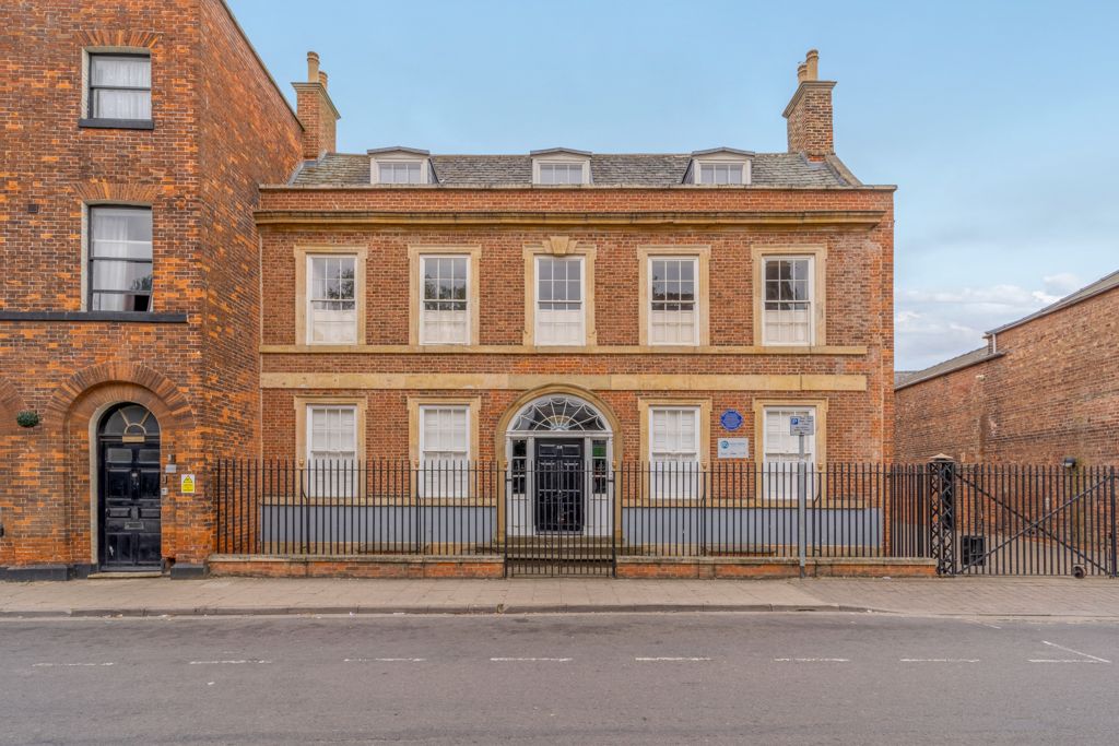 Property photo 2 of 40
