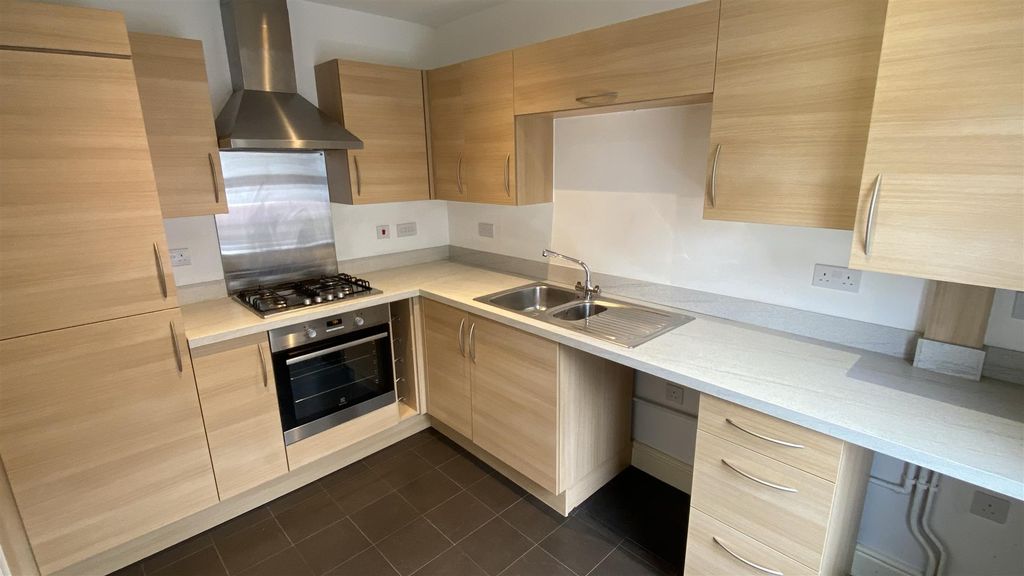 Property photo 3 of 10 Kitchen