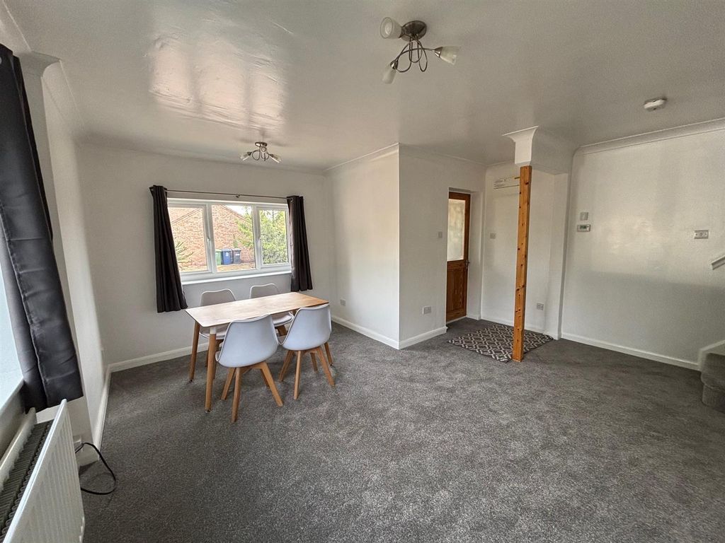 Property photo 1 of 6 Living Room