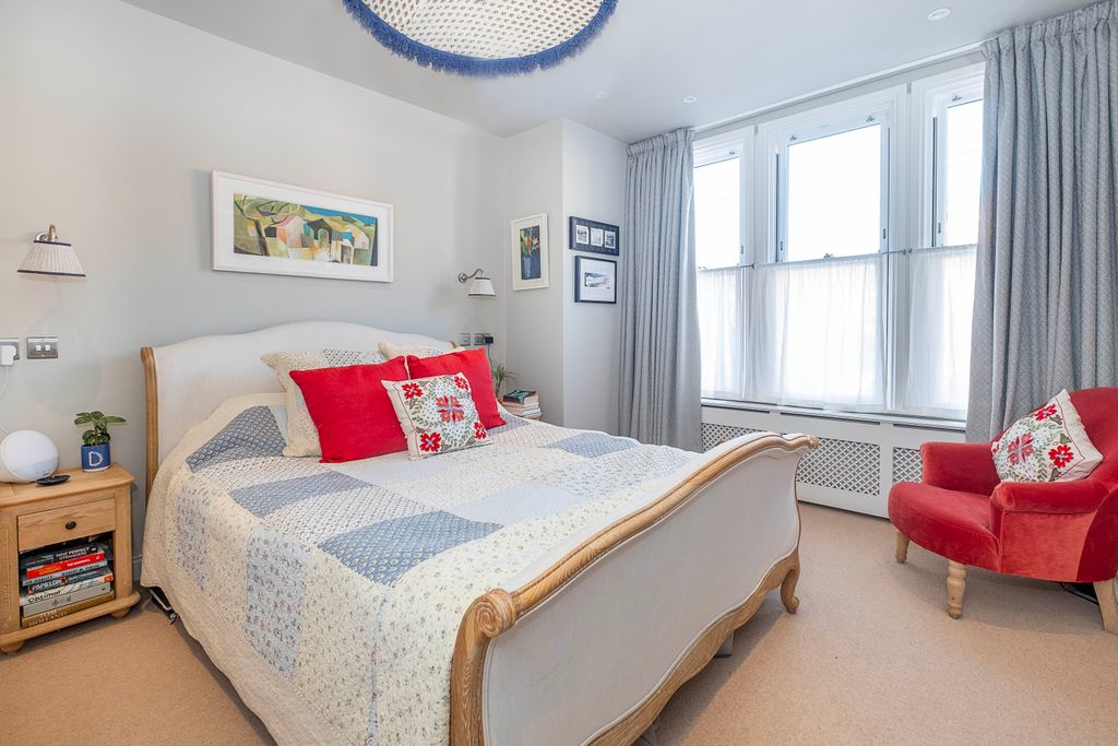 Property photo 2 of 17