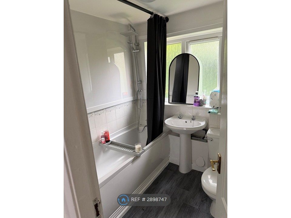 Property photo 1 of 3