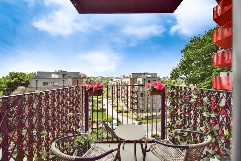 Property photo 3 of 9 Balcony