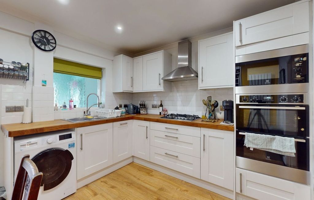 Property photo 2 of 12 Picture 2