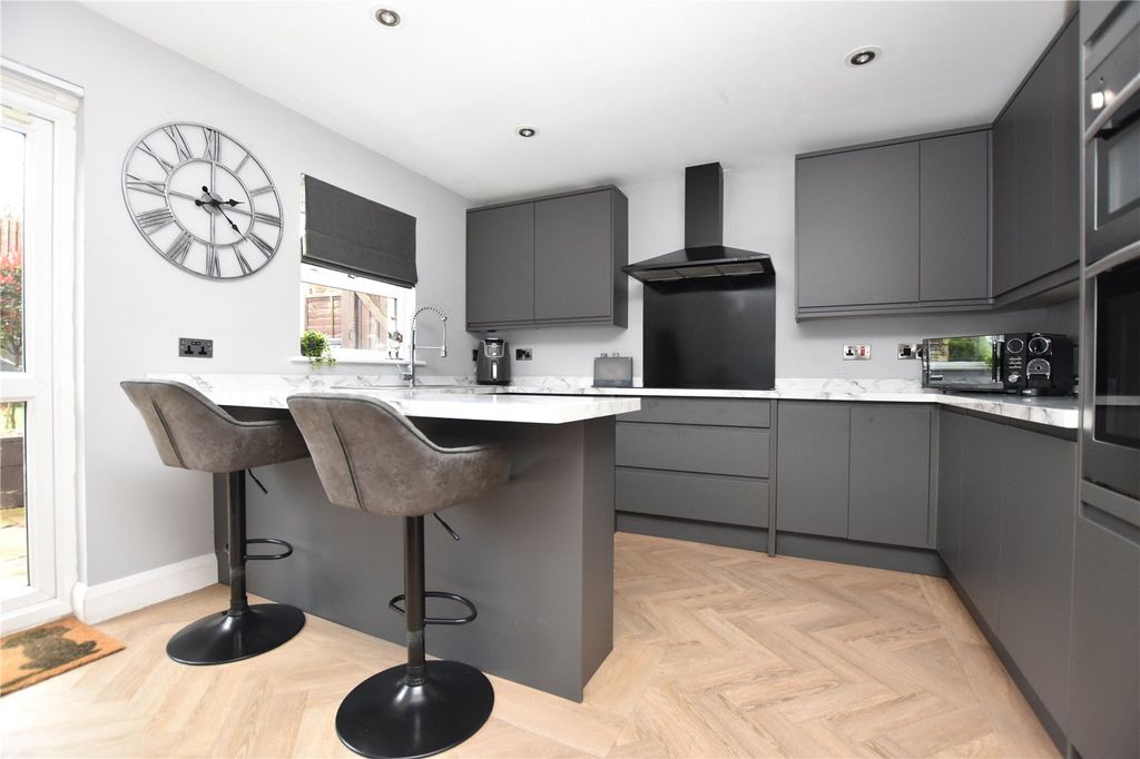 Property photo 2 of 20 Picture No. 14