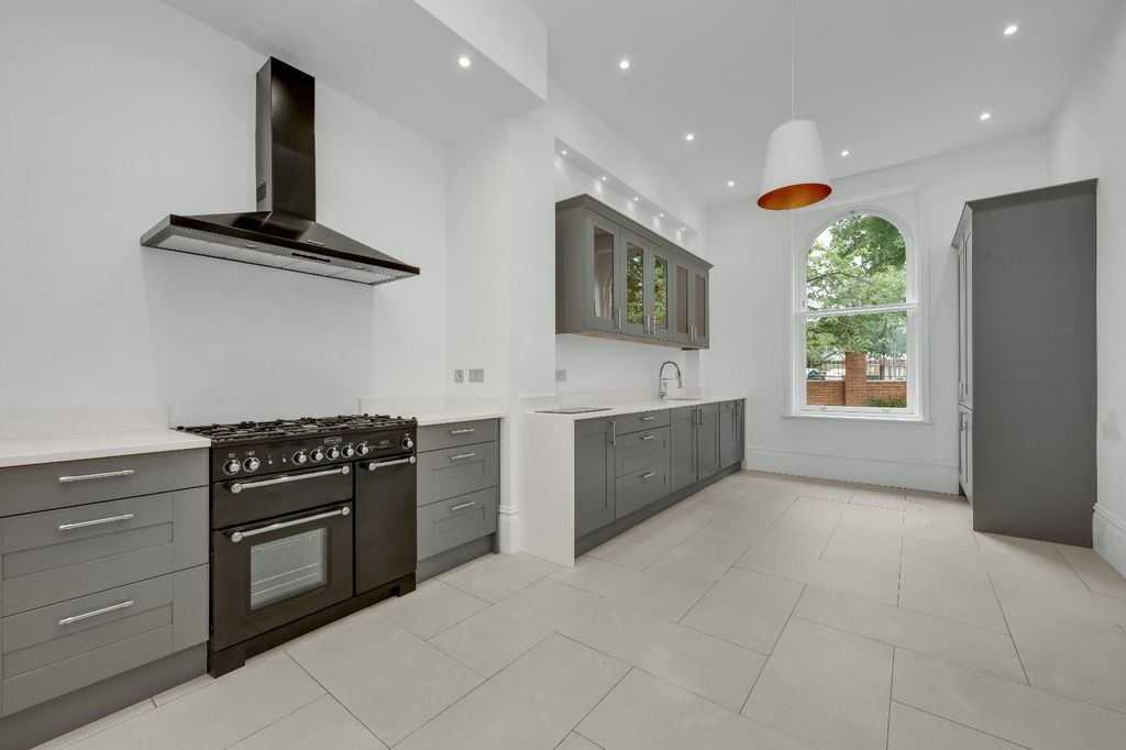 Property photo 1 of 12 Kitchen