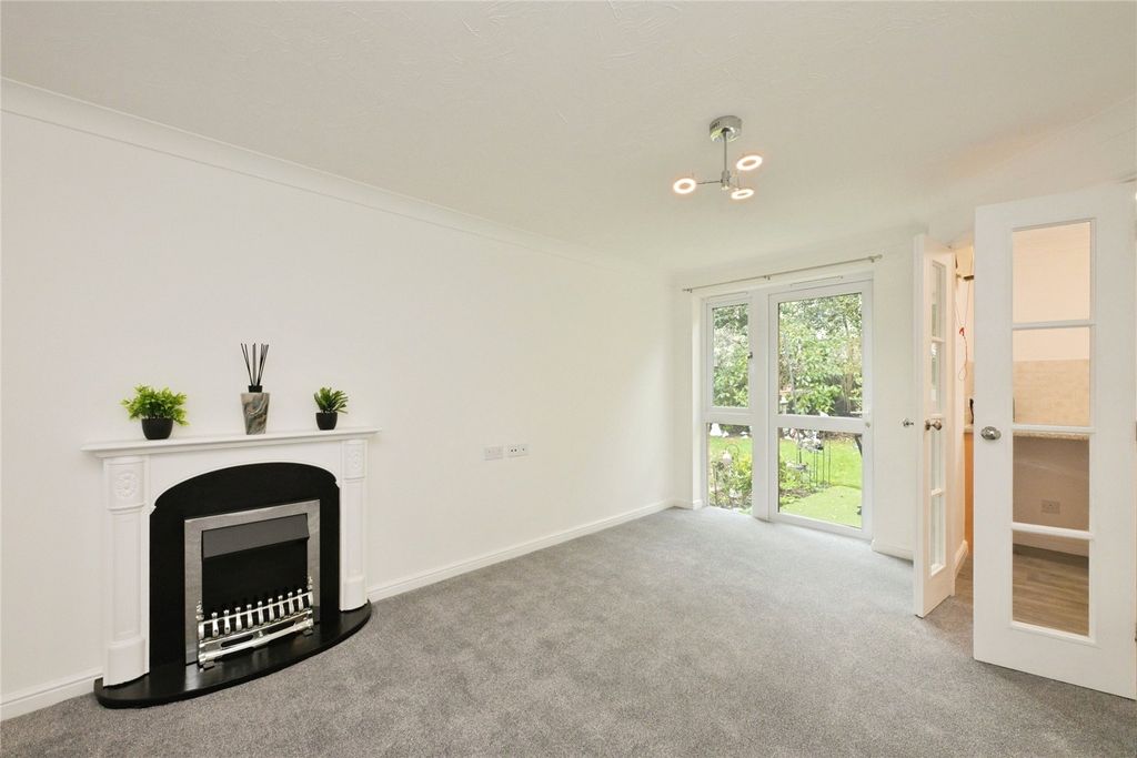 Property photo 1 of 14 Lounge