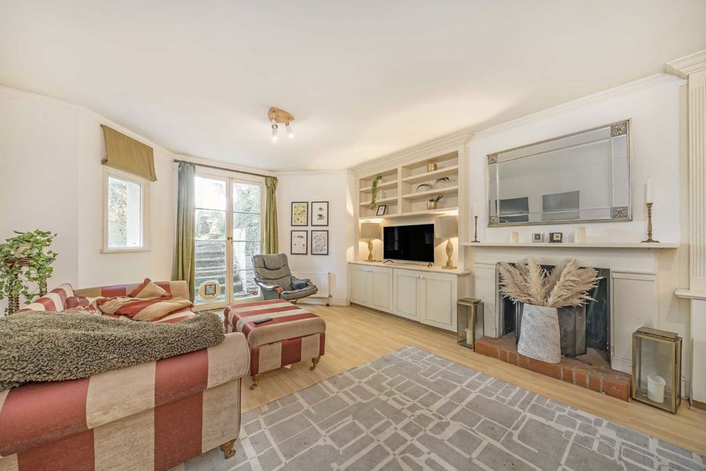 Property photo 2 of 8