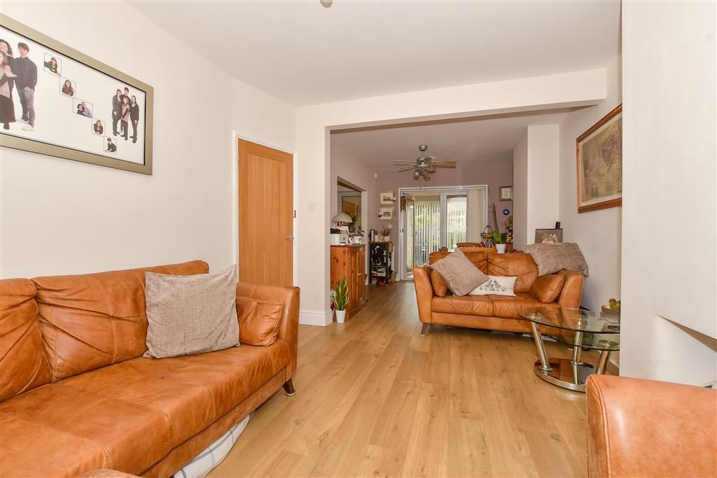 Property photo 3 of 15 Lounge