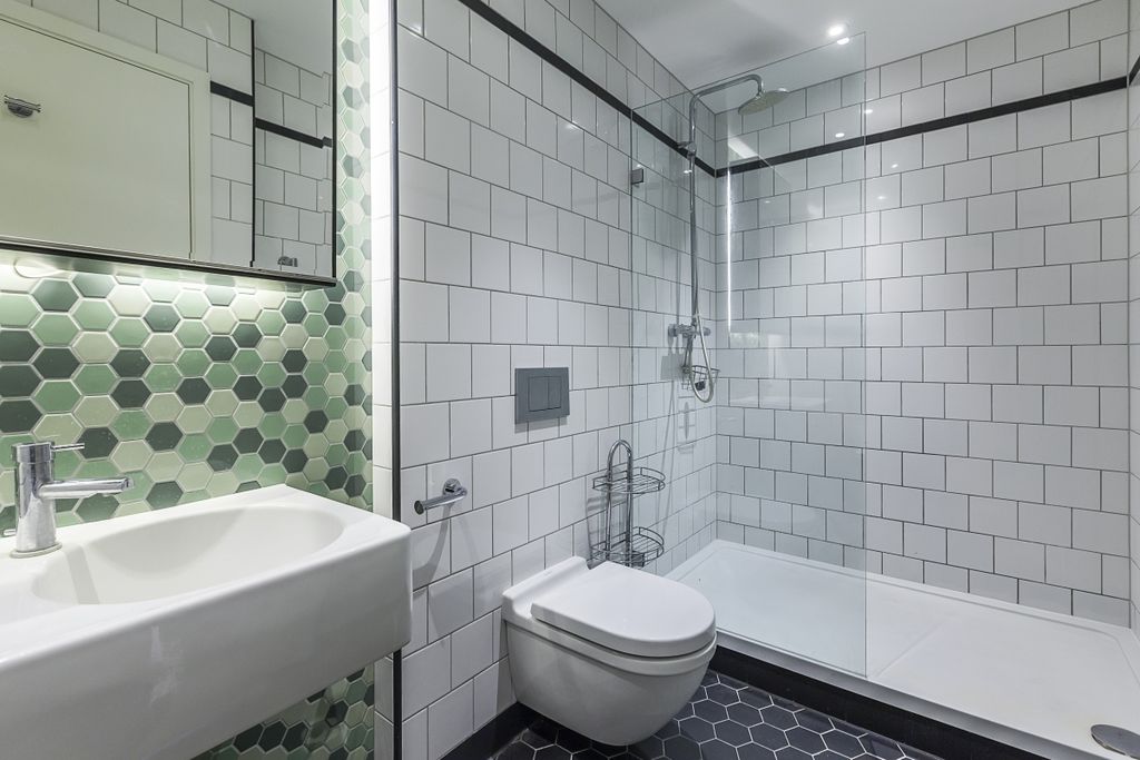 Property photo 3 of 11 Shower Room