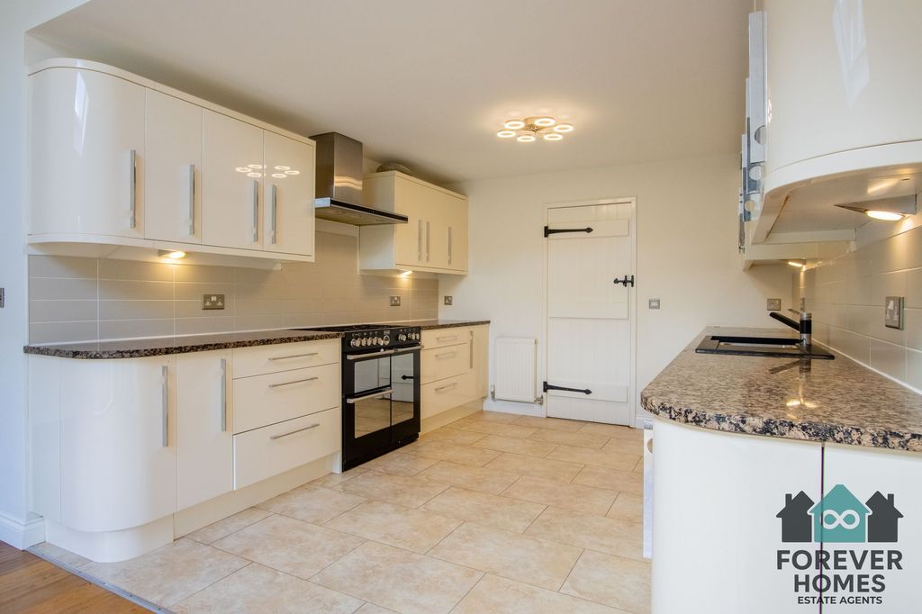 Property photo 2 of 37