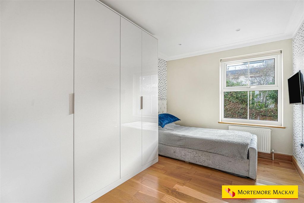 Additional image 15 of 2 bed flat for saleVillage Road, Enfield EN1