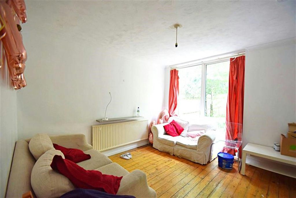 Property photo 2 of 8 4.Jpg
