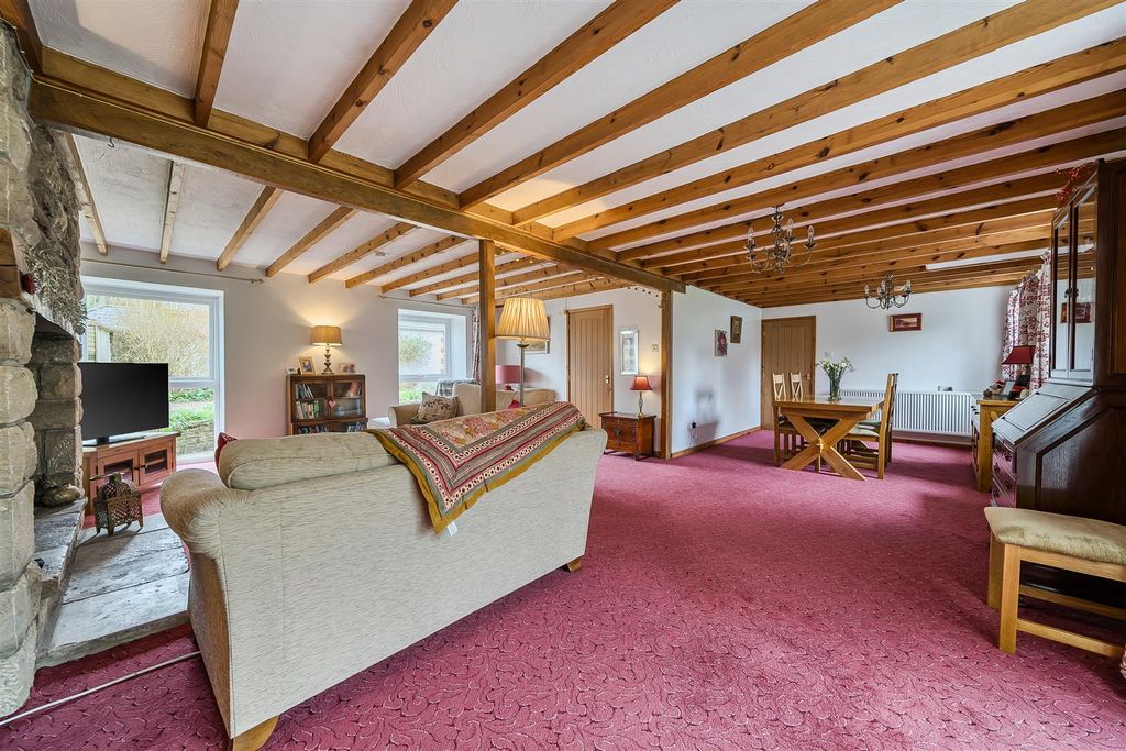 Property photo 3 of 25 Sitting Room