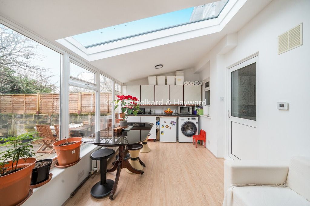 Property photo 3 of 16 Picture No. 14