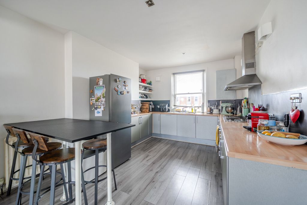 Property photo 2 of 12 1418119-5-69A04F1...