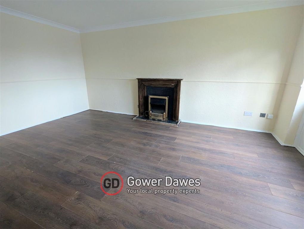 Property photo 3 of 8 Lounge