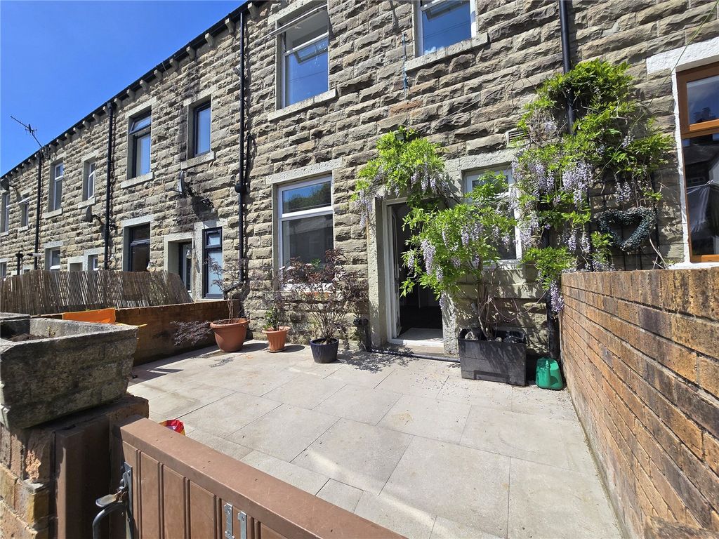 Property photo 1 of 14 Rear Access & Garden