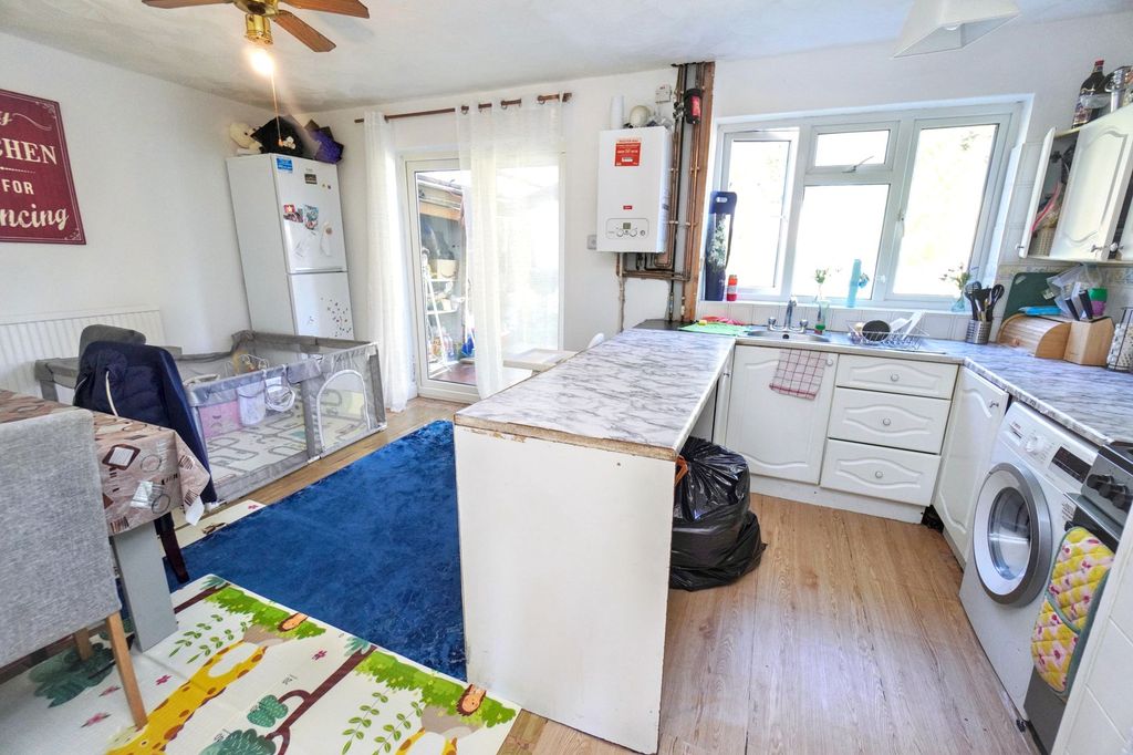 Property photo 2 of 9