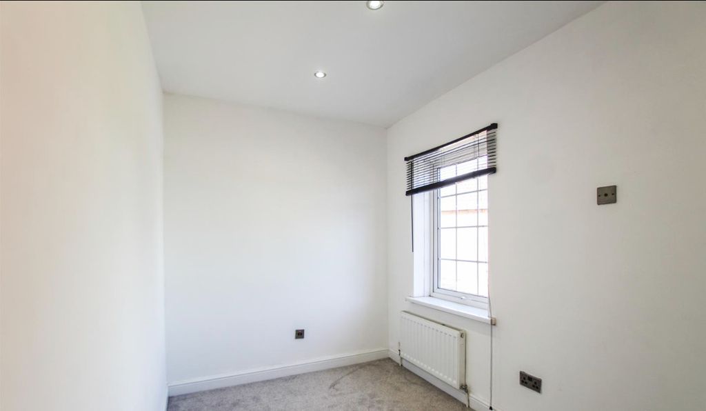 Property photo 3 of 12 5296192