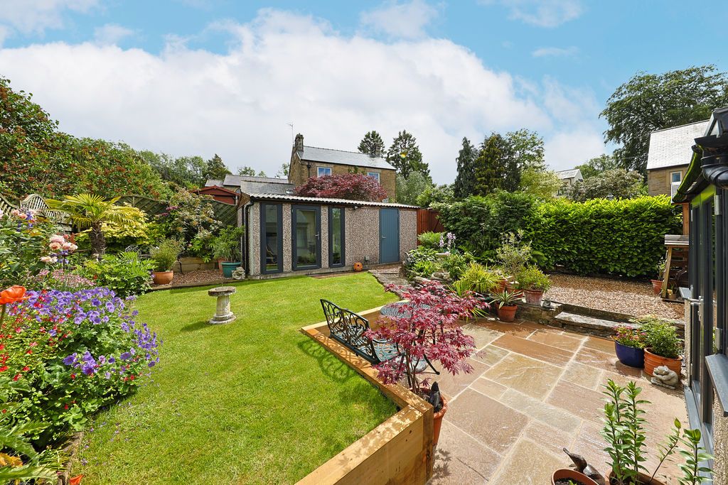 Property photo 1 of 33 Garden