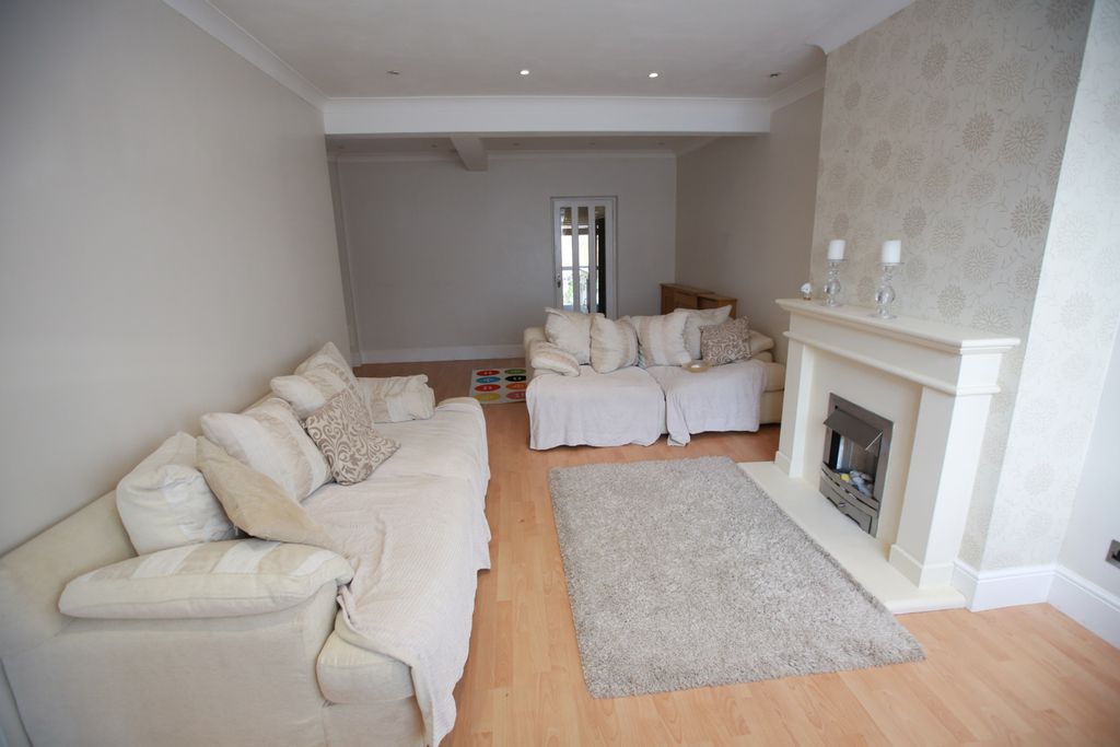 Property photo 1 of 9 Two Bedroom House To Let