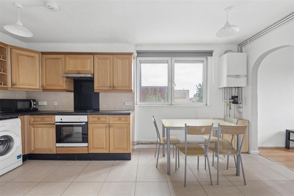 Property photo 3 of 19 Kitchen