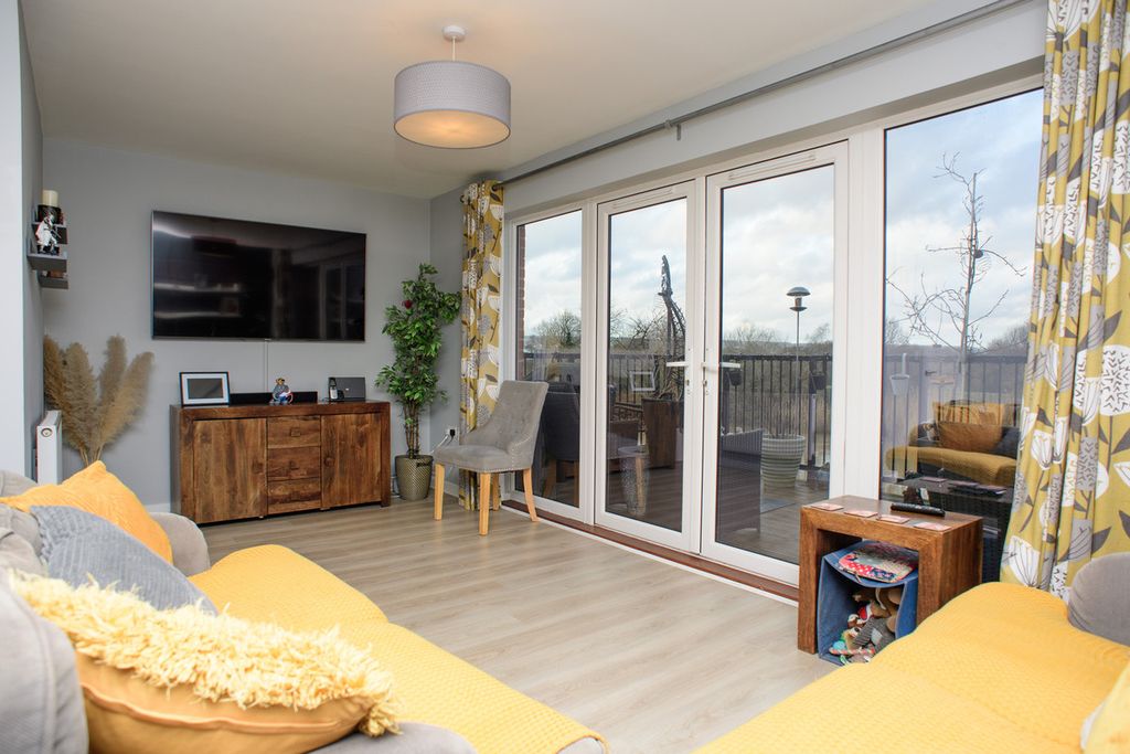 Property photo 2 of 21