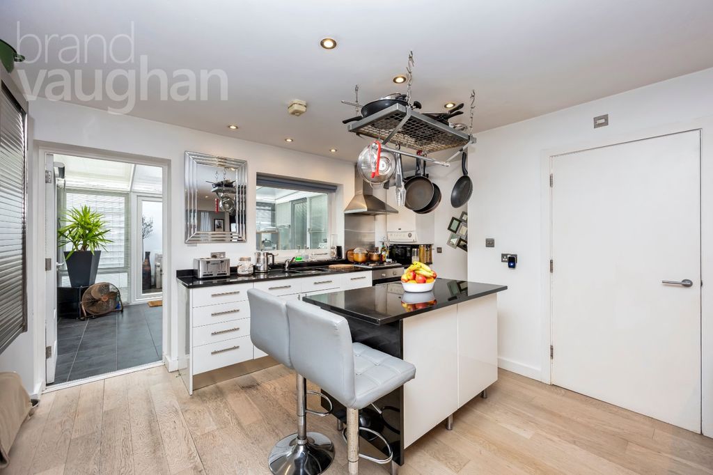 Property photo 3 of 23 Picture 3