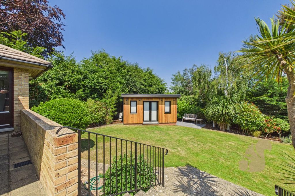 Property photo 3 of 37 Cam03877G0-Pr0385-Still035.Jpg