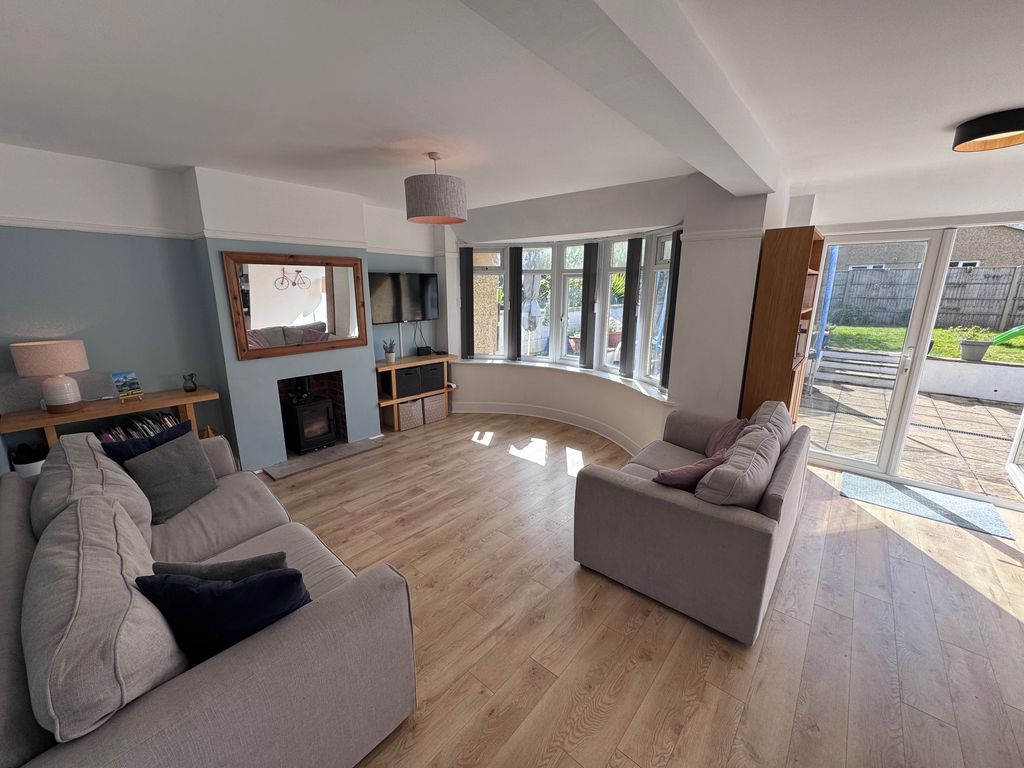 Property photo 2 of 35