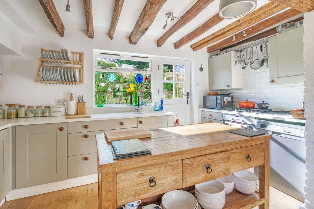 Property photo 3 of 14 Kitchen