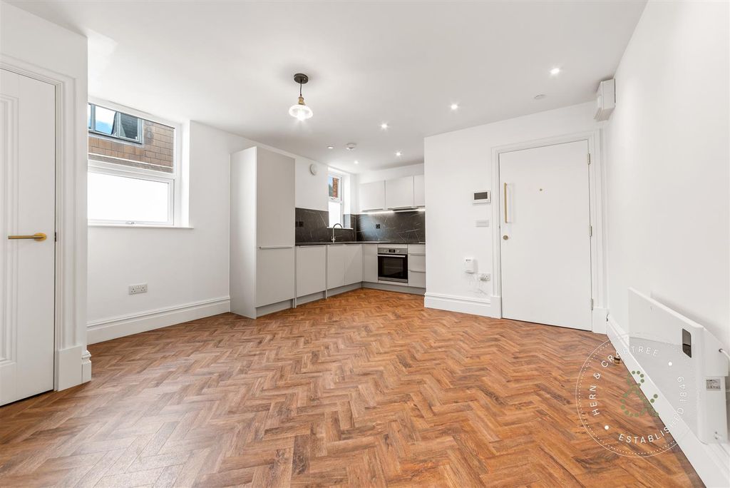 Property photo 2 of 16 Flat-5-Cathedral-Road-1.Jpg