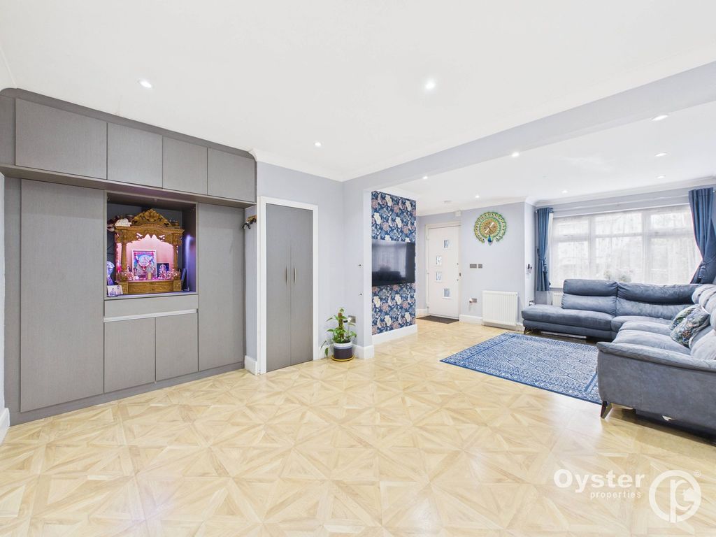 Property photo 2 of 17 Reception