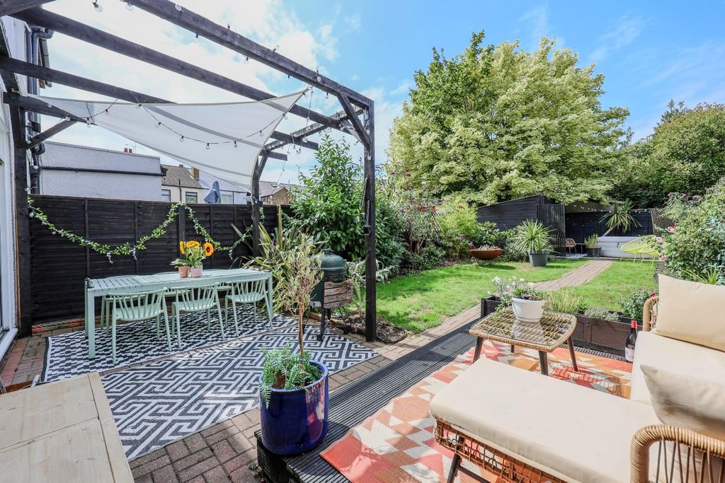 Property photo 3 of 38