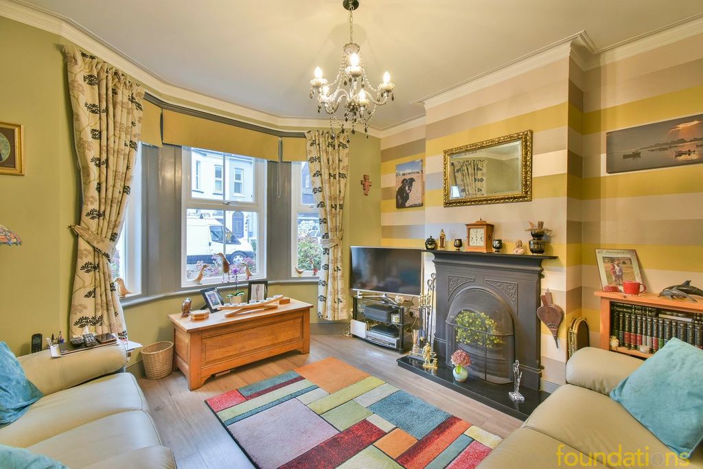 Property photo 2 of 14