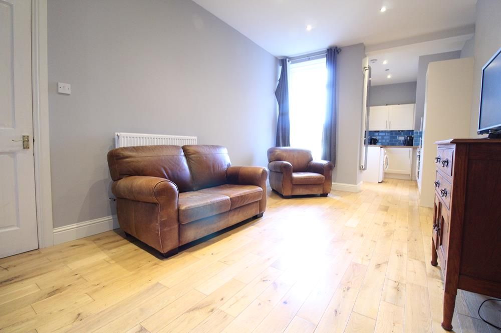 Property photo 3 of 15 Lounge
