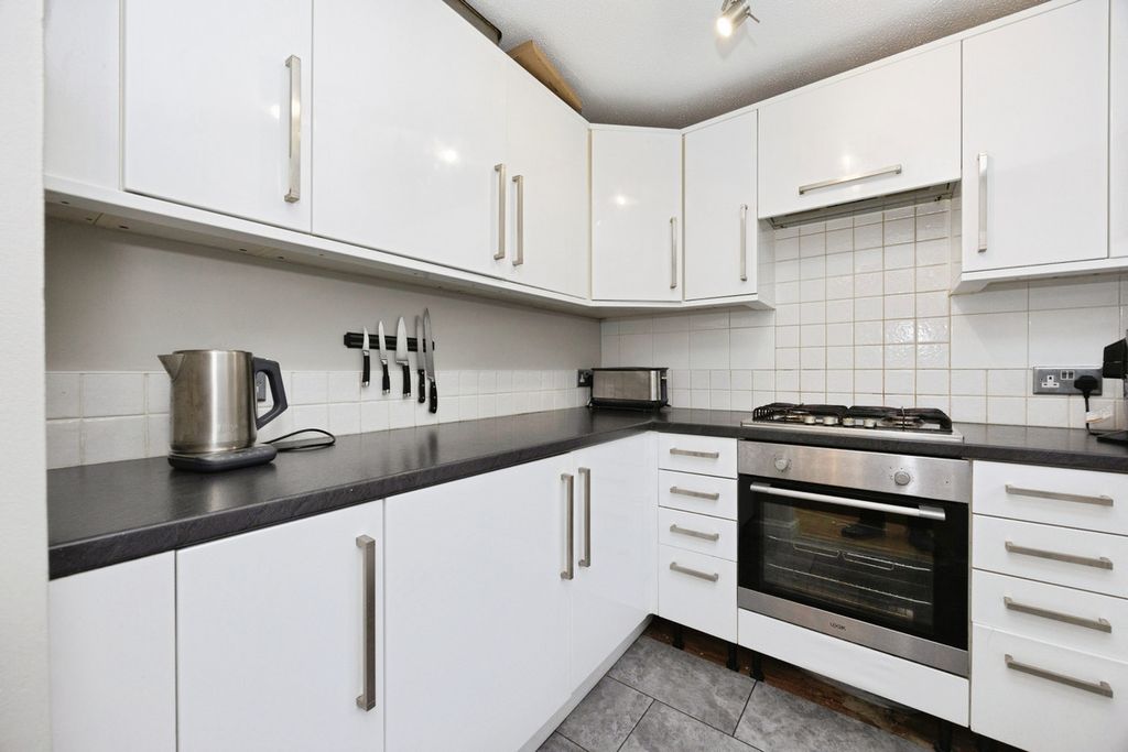 Property photo 3 of 20