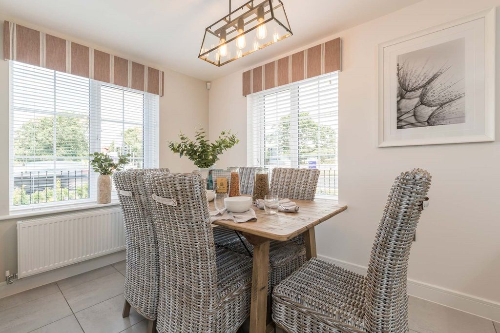 Property photo 3 of 12 An Inviting Space To Entertain Family And Friends