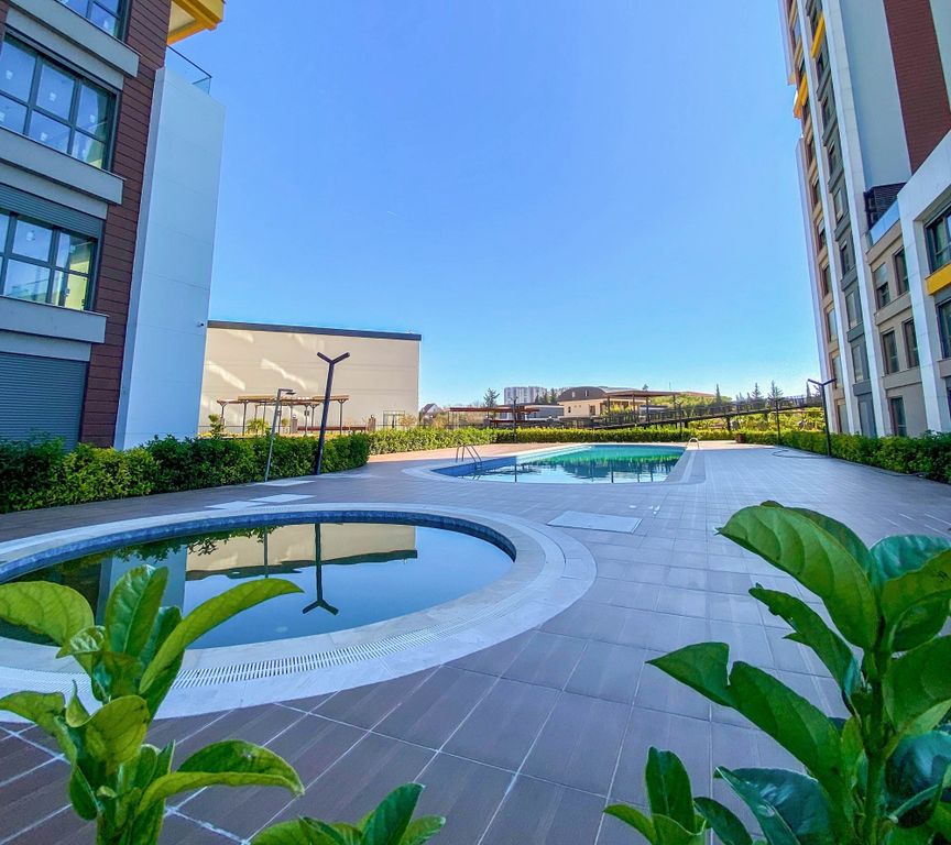 Property photo 2 of 20 Versatile One-Bedroom Apartment For Sale In Antalya - Pools And Social Terraces