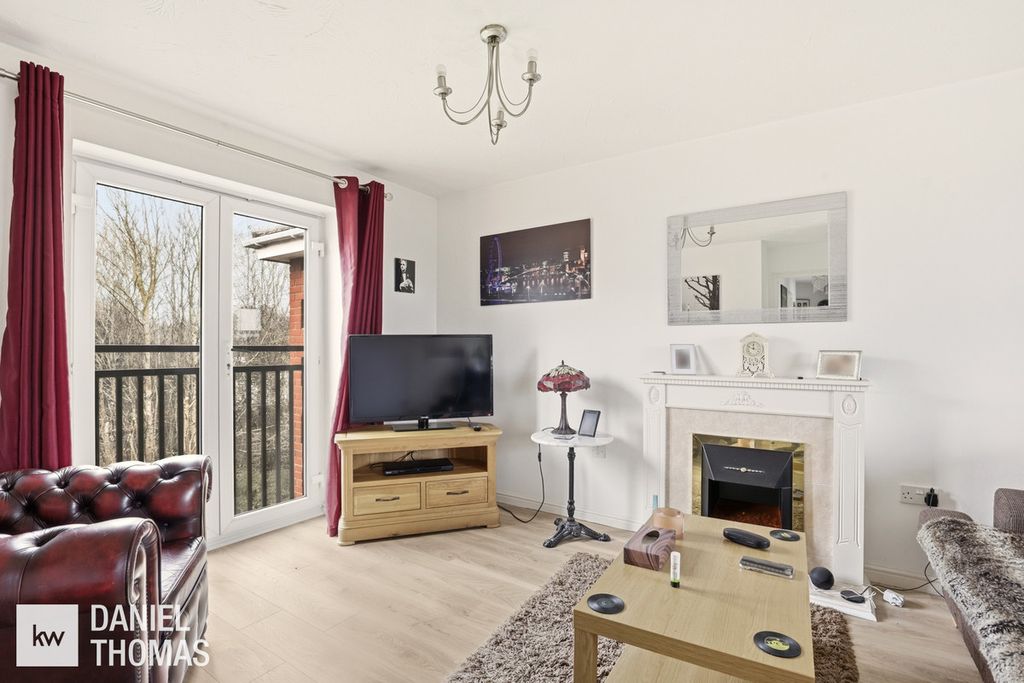 Property photo 2 of 22