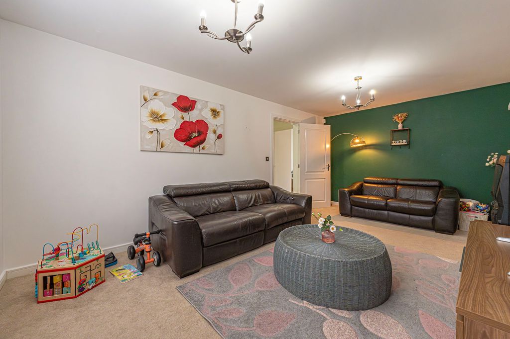 Property photo 3 of 42