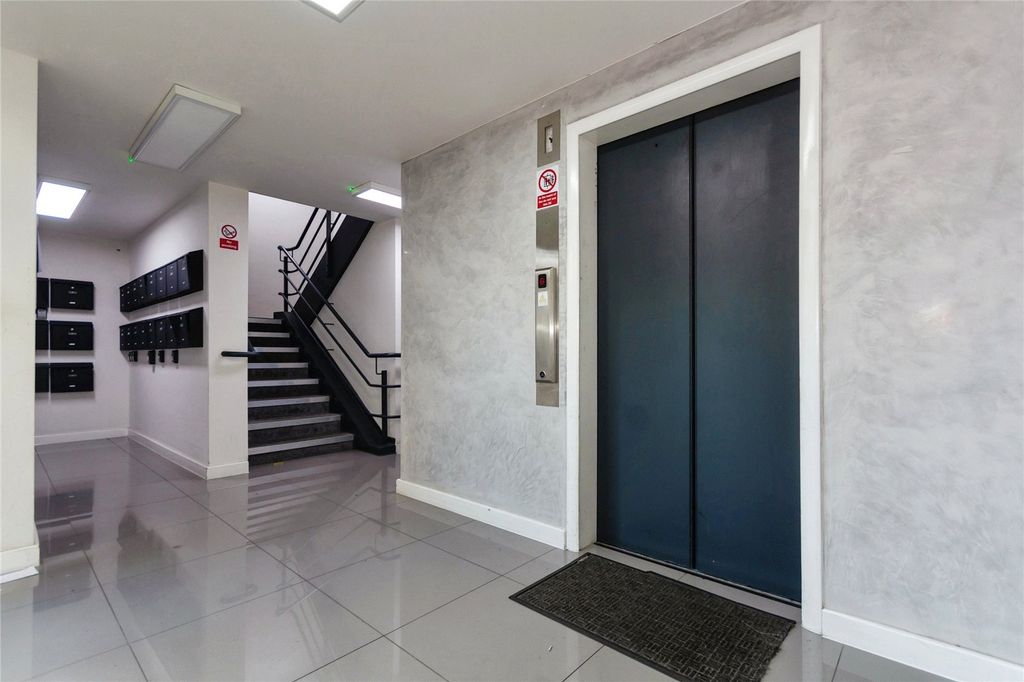 Property photo 3 of 16 Entrance Lobby