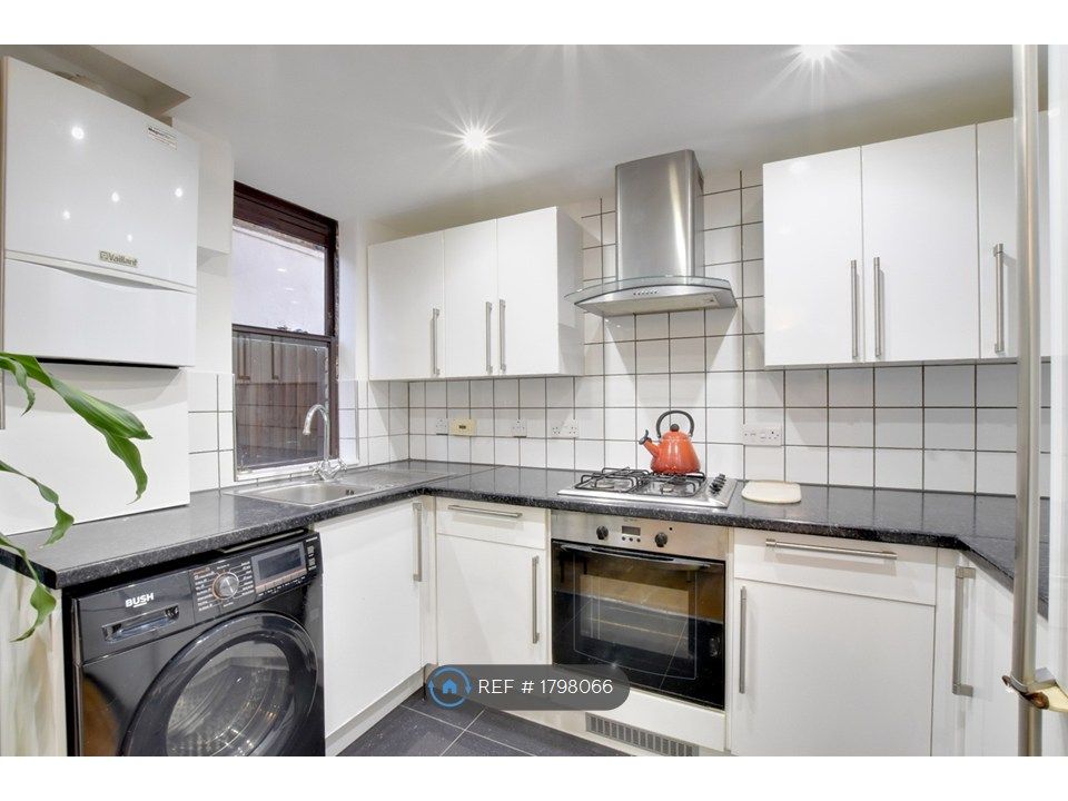 Property photo 3 of 7 Fully Fitted Kitchen