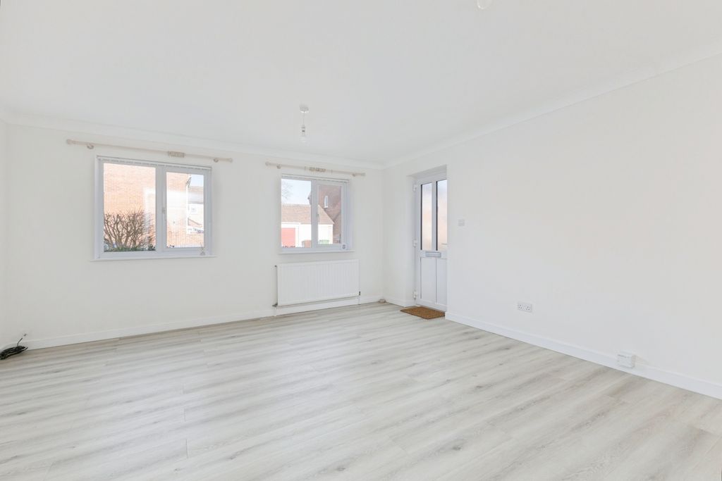 Property photo 2 of 17 Photo