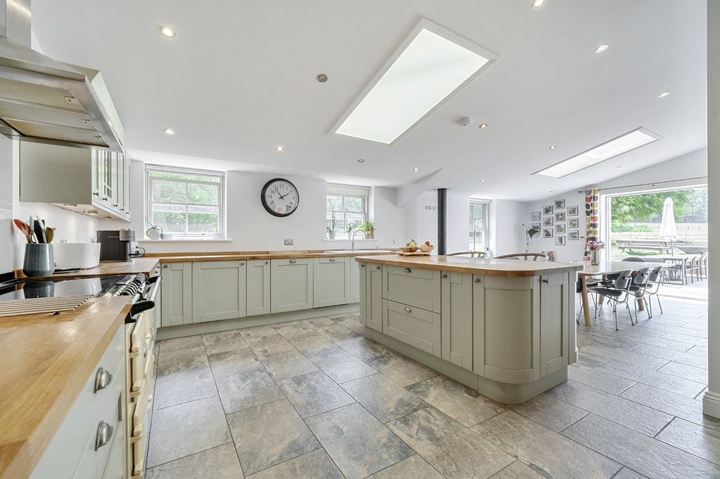Property photo 3 of 20 Kitchen