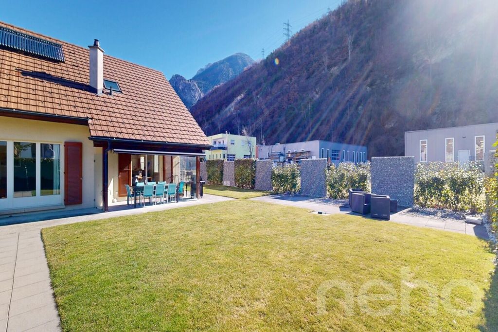 Property photo 1 of 12