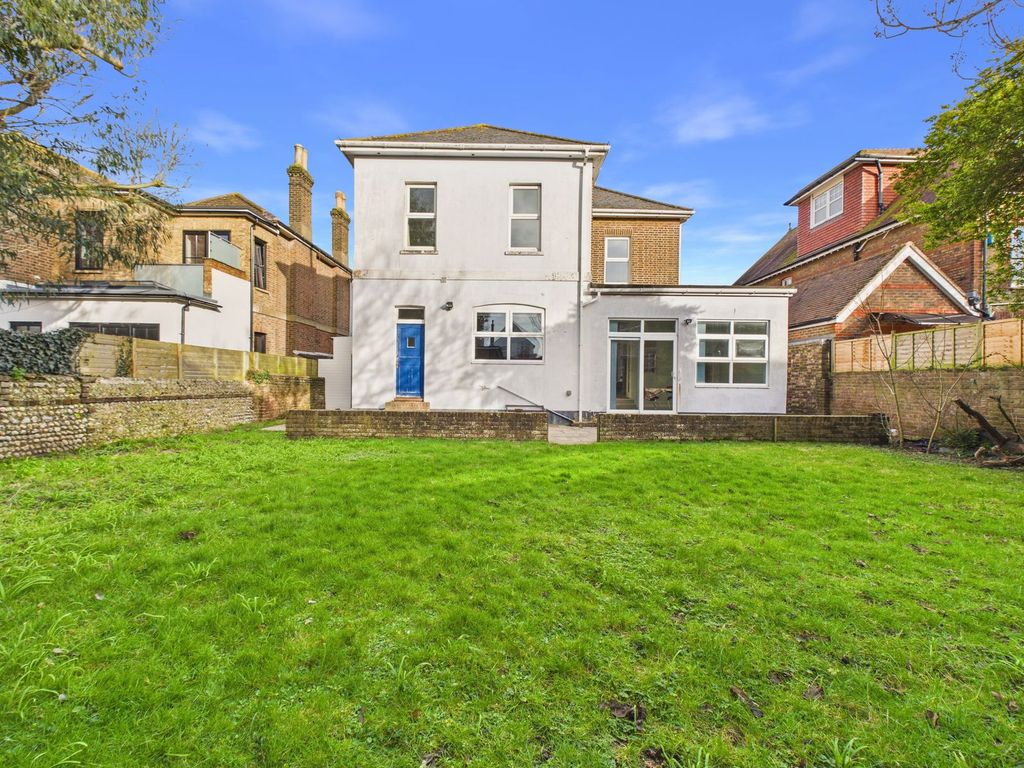 Property photo 2 of 31