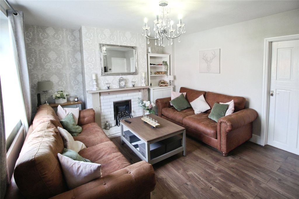 Property photo 3 of 14 Lounge