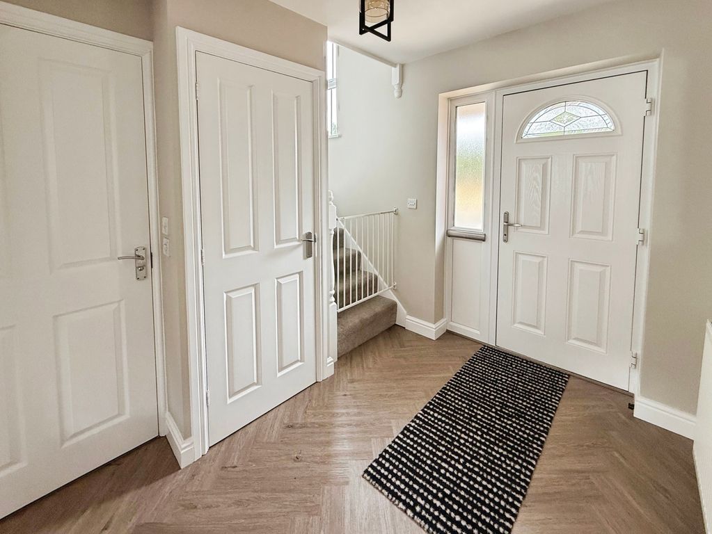 Property photo 2 of 25 Entrance Hall